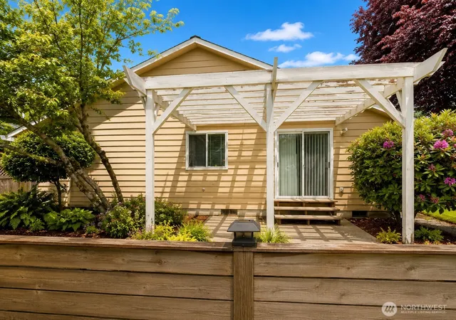 Photo 2 of House for sale at 219 7th Street NE, Puyallup, WA 98372 | MLS# NWM2542334 | Listing updated on 2026-09-22
