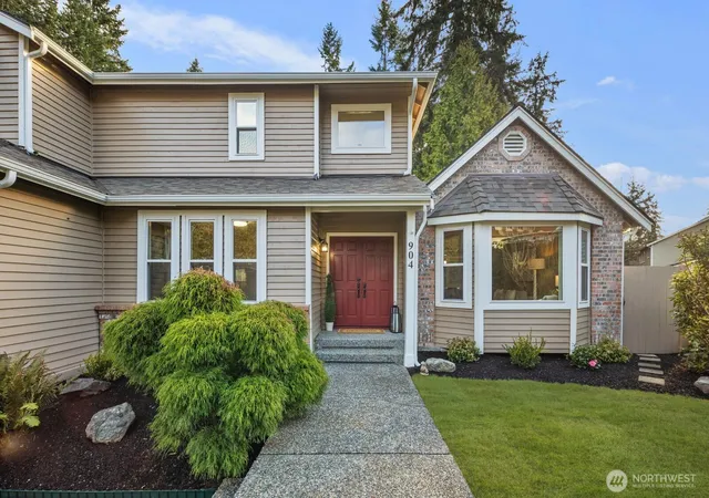 Photo 2 of Single family home for sale at 904 187th Place Sw, Lynnwood, WA 98036 | MLS# NWM2542438 | Listing updated on 2026-09-26