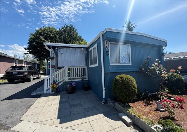 Photo 1 of Sale Pending at 415 Lakeview #F6, Lynnwood, WA 98087 | MLS# NWM2542758 | Listing updated on 2026-10-02