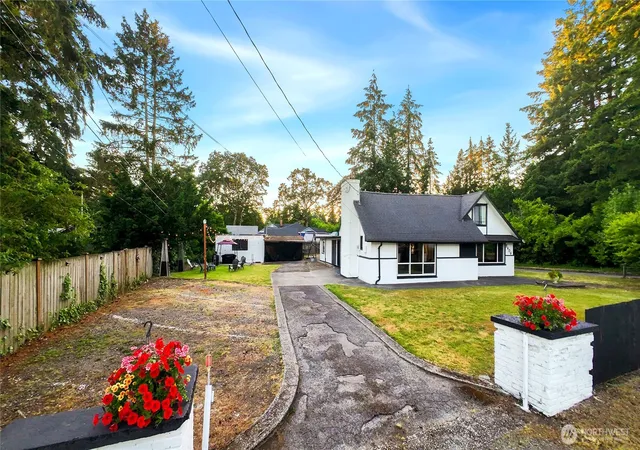 Photo 3 of Single family home for sale at 8406 Paine St Sw, Lakewood, WA 98499 | MLS# NWM2542818 | Listing updated on 2026-09-22