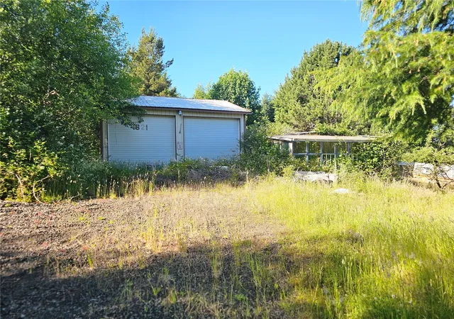 Photo 1 of Sale Pending at 621 Ostman Rd, Raymond, WA 98577 | MLS# NWM2542932 | Listing updated on 2026-09-25