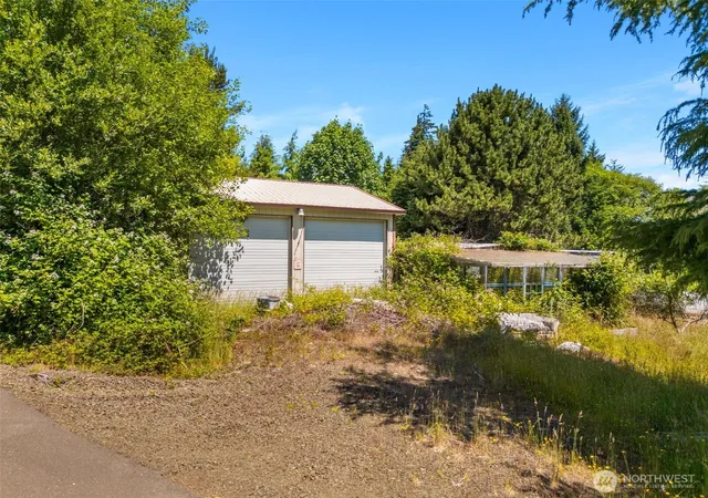 Photo 3 of Sale Pending at 621 Ostman Rd, Raymond, WA 98577 | MLS# NWM2542932 | Listing updated on 2026-09-25
