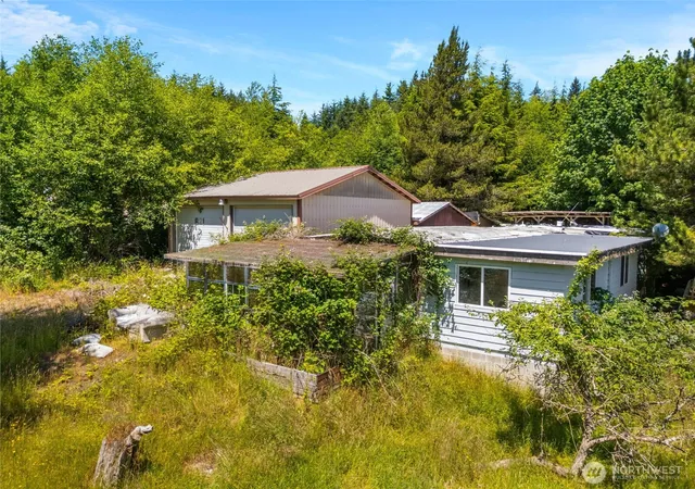 Photo 4 of Sale Pending at 621 Ostman Rd, Raymond, WA 98577 | MLS# NWM2542932 | Listing updated on 2026-09-25
