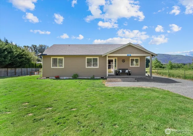 Photo 3 of Sale Pending at 31016 W Main St, Sedro Woolley, WA 98284 | MLS# NWM2542966 | Listing updated on 2026-10-01