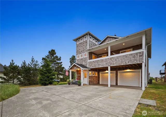 Photo 3 of Sale Pending at 1211 Ocean Beach Blvd S, Long Beach, WA 98631 | MLS# NWM2543187 | Listing updated on 2026-09-24