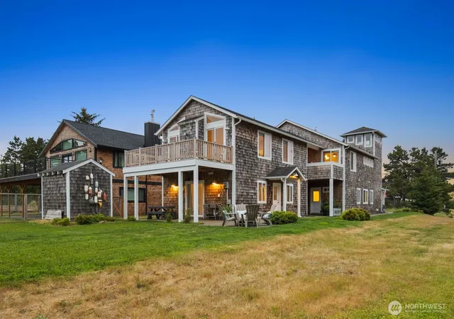 Photo 4 of Sale Pending at 1211 Ocean Beach Blvd S, Long Beach, WA 98631 | MLS# NWM2543187 | Listing updated on 2026-09-24