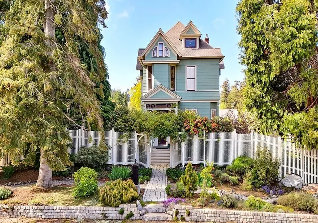 Photo 3 of Single family home for sale at 410 Lincoln St, Port Townsend, WA 98368 | MLS# NWM2543265 | Listing updated on 2026-09-22