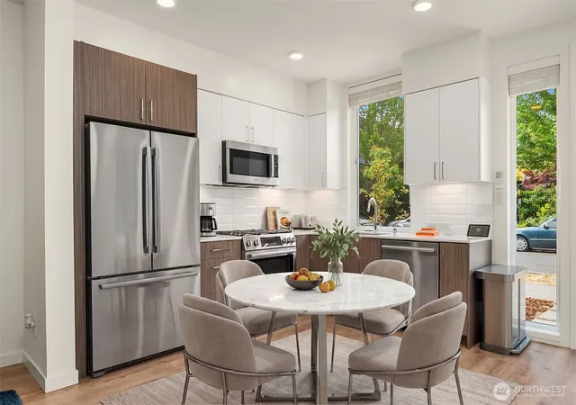 Photo 4 of Townhouse for sale at 422 10th Avenue E #F, Seattle, WA 98102 | MLS# NWM2543281 | Listing updated on 2026-09-22