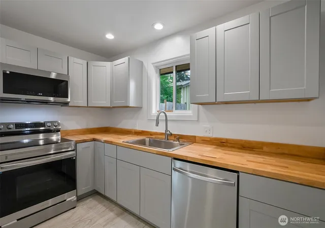 Photo 4 of Single family home for sale at 20213 60th Avenue W, Lynnwood, WA 98036 | MLS# NWM2543294 | Listing updated on 2026-09-22