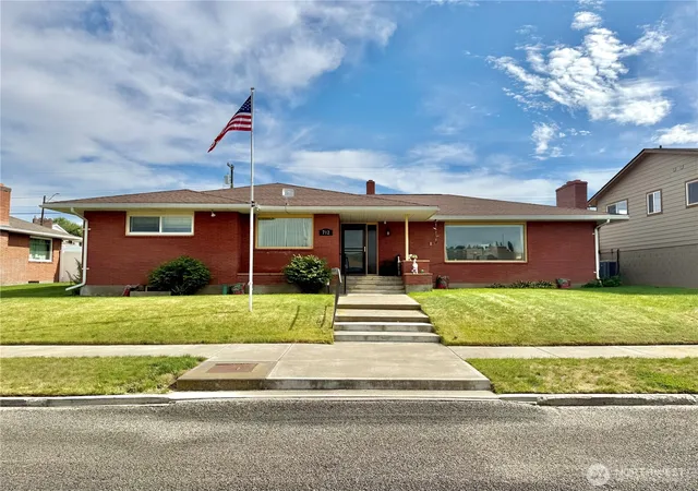 Photo 1 of Contingent at 712 E 2nd Avenue, Odessa, WA 99159 | MLS# NWM2543406 | Listing updated on 2026-09-17