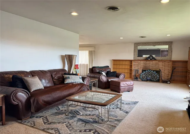 Photo 3 of Contingent at 712 E 2nd Avenue, Odessa, WA 99159 | MLS# NWM2543406 | Listing updated on 2026-09-17