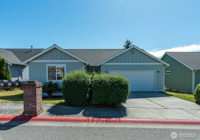 Photo 2 of Sale Pending at 942 Ne Cordero Pl, Oak Harbor, WA 98277 | MLS# NWM2543508 | Listing updated on 2026-09-21