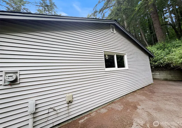 Photo 4 of Single family home for sale at 24404 SE Mirrormont Blvd, Issaquah, WA 98027 | MLS# NWM2543576 | Listing updated on 2026-09-25