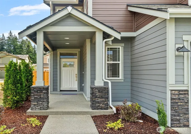 Photo 3 of Sale Pending at 9002 Wyatt Ct Se, Olympia, WA 98501 | MLS# NWM2543653 | Listing updated on 2026-09-21