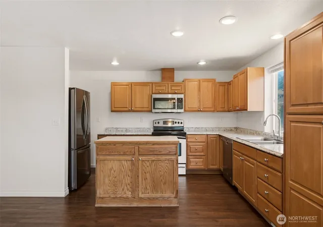 Photo 4 of Single family home for sale at 5807 S Ferdinand St, Tacoma, WA 98409 | MLS# NWM2544326 | Listing updated on 2026-09-22