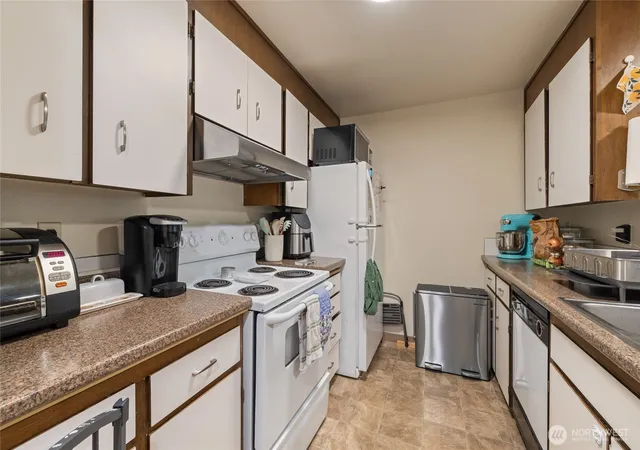 Photo 4 of Sale Pending at 6616 6618 51st Avenue E, Tacoma, WA 98443 | MLS# NWM2544370 | Listing updated on 2026-09-30
