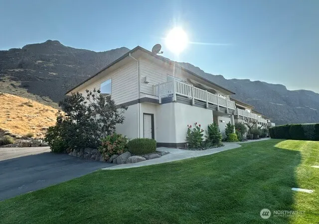 Photo 3 of Townhouse for sale at 9021 Nw Crescent Bar Rd #1, Quincy, WA 98848 | MLS# NWM2544396 | Listing updated on 2026-09-23