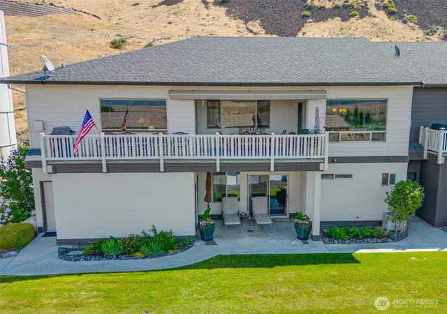 Photo 3 of Townhouse for sale at 9021 NW Crescent Bar Rd #1, Quincy, WA 98848 | MLS# NWM2544396 | Listing updated on 2026-09-23