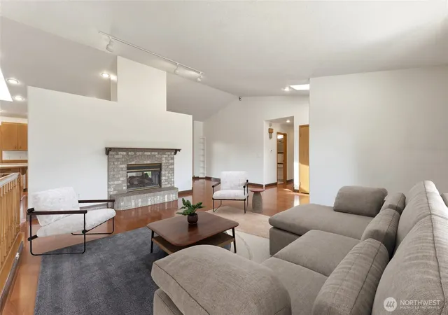 Photo 3 of Single family home for sale at 1022 Southview Dr, Walla Walla, WA 99362 | MLS# NWM2544549 | Listing updated on 2026-09-25