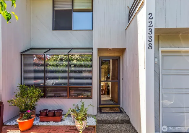 Townhouse for sale at 22338 6th Avenue S #9, Des Moines, WA 98198 | MLS# NWM2544641