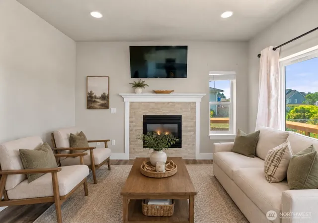 Photo 4 of Single family home for sale at 709 Wawona Ave SW, Ocean Shores, WA 98569 | MLS# NWM2544681 | Listing updated on 2026-09-24