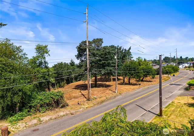Photo 3 of Sale Pending at 2348 Browns Point Blvd, Tacoma, WA 98422 | MLS# NWM2544735 | Listing updated on 2026-09-25