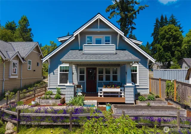 Photo 3 of Sale Pending at 31024 6th Lane SW, Federal Way, WA 98023 | MLS# NWM2544935 | Listing updated on 2026-09-25