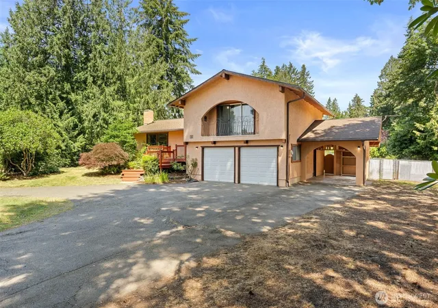 Photo 1 of Sale Pending at 3560 Ne Arrowhead Dr, Bremerton, WA 98311 | MLS# NWM2545086 | Listing updated on 2026-10-01