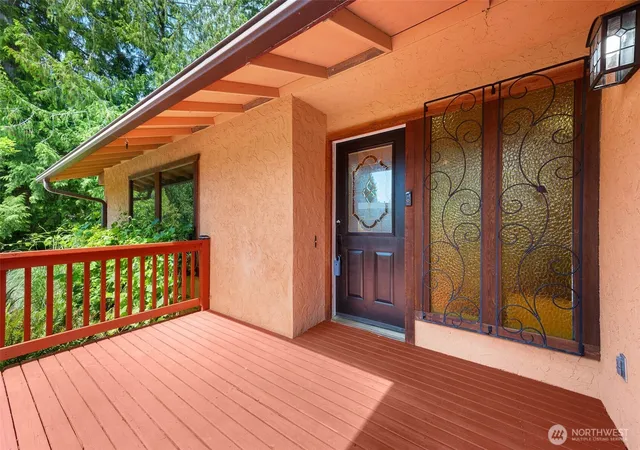 Photo 3 of Sale Pending at 3560 NE Arrowhead Dr, Bremerton, WA 98311 | MLS# NWM2545086 | Listing updated on 2026-10-01