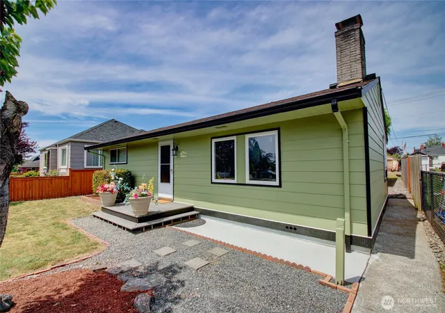 Photo 3 of Sale Pending at 1709 2nd Street, Marysville, WA 98270 | MLS# NWM2545090 | Listing updated on 2026-09-25