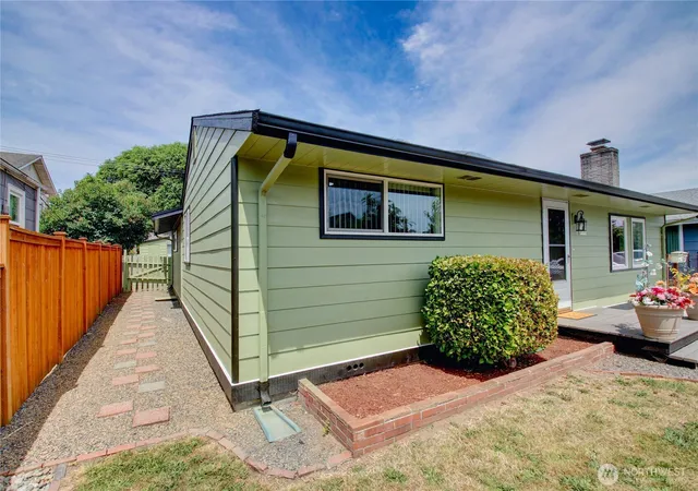 Photo 3 of Sale Pending at 1709 2nd Street, Marysville, WA 98270 | MLS# NWM2545090 | Listing updated on 2026-09-25