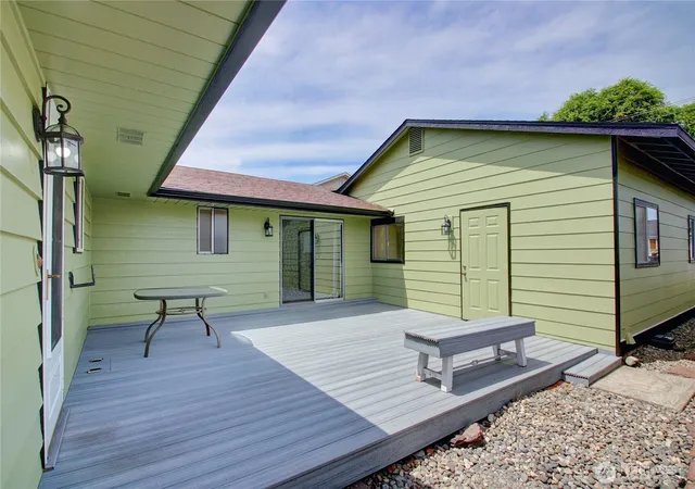 Photo 4 of Sale Pending at 1709 2nd Street, Marysville, WA 98270 | MLS# NWM2545090 | Listing updated on 2026-09-25