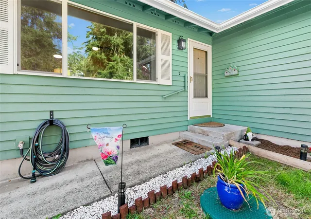 Photo 3 of Single family home for sale at 3128 Summit Blvd, Oak Harbor, WA 98277 | MLS# NWM2545106 | Listing updated on 2026-09-22