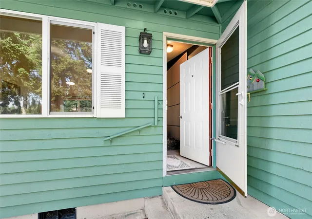 Photo 4 of Single family home for sale at 3128 Summit Blvd, Oak Harbor, WA 98277 | MLS# NWM2545106 | Listing updated on 2026-09-22