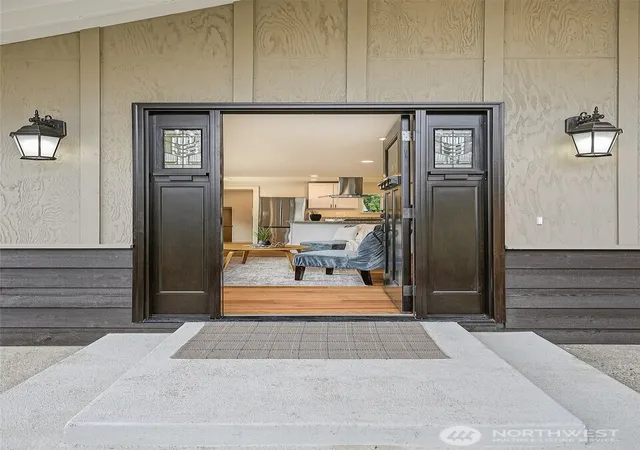 Photo 3 of Single family home for sale at 3122 Oas Dr W, University Place, WA 98466 | MLS# NWM2545385 | Listing updated on 2026-09-22