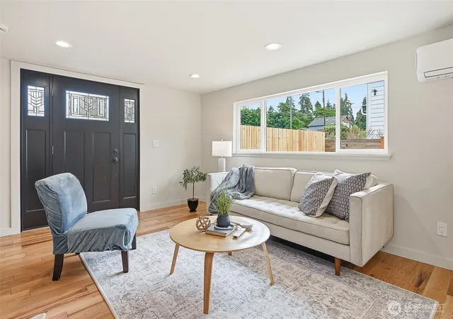 Photo 4 of Single family home for sale at 3122 Oas Dr W, University Place, WA 98466 | MLS# NWM2545385 | Listing updated on 2026-10-02