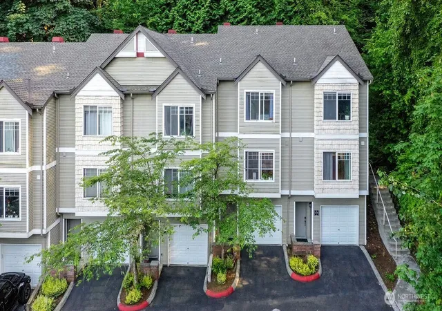 Photo 2 of Sale Pending at 18505 Se Newport Way #F131, Issaquah, WA 98027 | MLS# NWM2545837 | Listing updated on 2026-10-02
