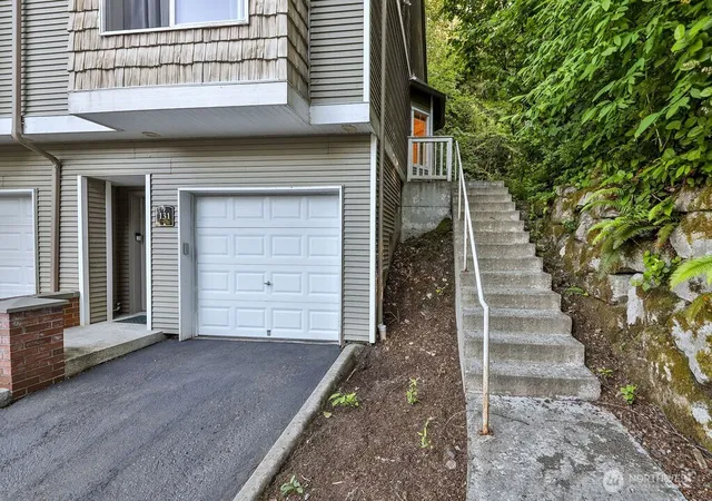 Photo 3 of Sale Pending at 18505 SE Newport Way #F131, Issaquah, WA 98027 | MLS# NWM2545837 | Listing updated on 2026-10-02