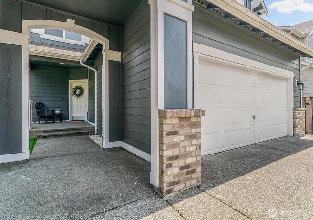 Photo 3 of Sale Pending at 28610 227th Avenue Se, Maple Valley, WA 98038 | MLS# NWM2546037 | Listing updated on 2026-09-29