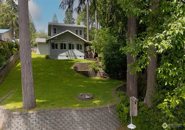 Photo 3 of Single family home for sale at 390 E Lakeshore Dr, Shelton, WA 98584 | MLS# NWM2546186 | Listing updated on 2026-09-21