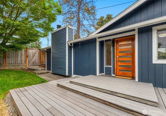 Photo 2 of Single family home for sale at 10818 31st Avenue Sw, Seattle, WA 98146 | MLS# NWM2546306 | Listing updated on 2026-10-01