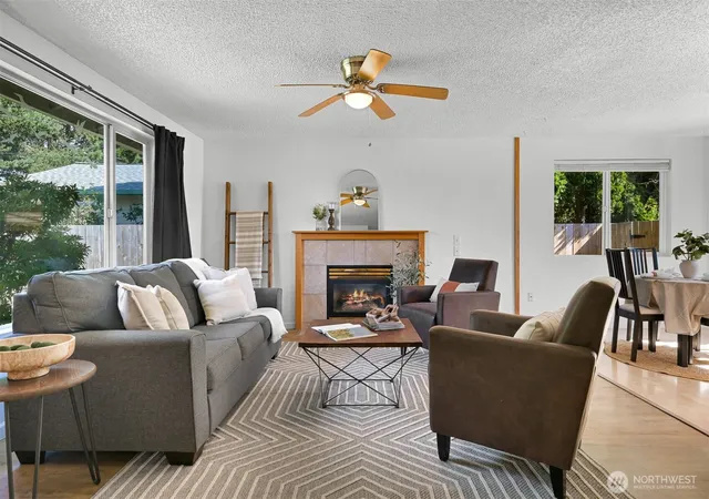 Photo 4 of Sale Pending at 3112 Greenwood Ave, Bellingham, WA 98225 | MLS# NWM2546421 | Listing updated on 2026-09-16