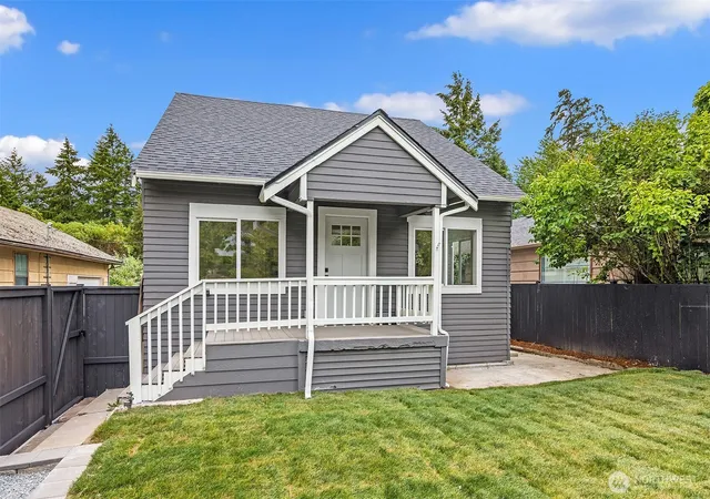 Photo 2 of Single family home for sale at 5040 35th Avenue Sw, Seattle, WA 98126 | MLS# NWM2546665 | Listing updated on 2026-09-22