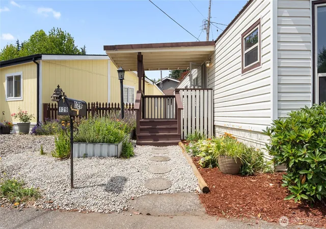 Photo 2 of Manufactured home for sale at 930 Trosper Rd Sw #129, Tumwater, WA 98512 | MLS# NWM2546751 | Listing updated on 2026-09-28