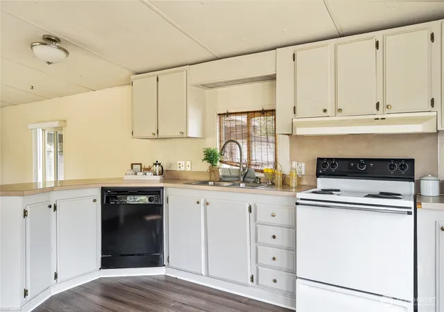 Photo 3 of Manufactured home for sale at 930 Trosper Rd Sw #129, Tumwater, WA 98512 | MLS# NWM2546751 | Listing updated on 2026-09-28