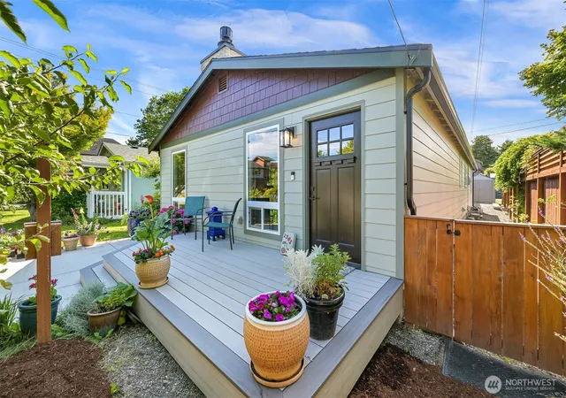 Photo 2 of Sale Pending at 2505 Cherry St, Bellingham, WA 98225 | MLS# NWM2546837 | Listing updated on 2026-09-27