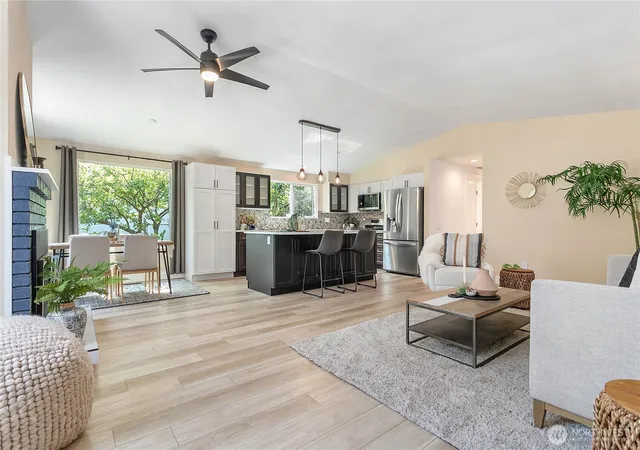 Photo 3 of Sale Pending at 2505 Cherry St, Bellingham, WA 98225 | MLS# NWM2546837 | Listing updated on 2026-09-27