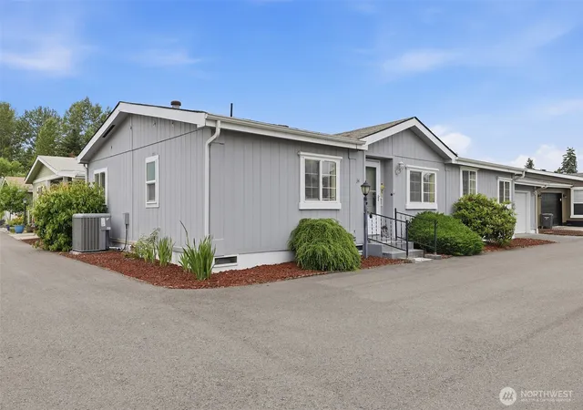 Photo 2 of Manufactured home for sale at 2611 S 288th Street #34, Federal Way, WA 98003 | MLS# NWM2546958 | Listing updated on 2026-09-27