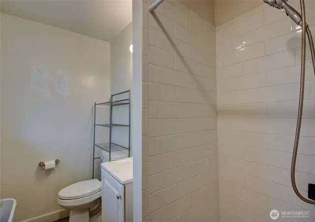 Photo 3 of Single family home for sale at 21 Southwest 8th Ave, Oak Harbor, WA 98277 | MLS# NWM2547046 | Listing updated on 2026-10-01