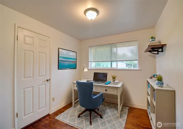 Photo 4 of Single family home for sale at 21 Southwest 8th Ave, Oak Harbor, WA 98277 | MLS# NWM2547046 | Listing updated on 2026-10-01